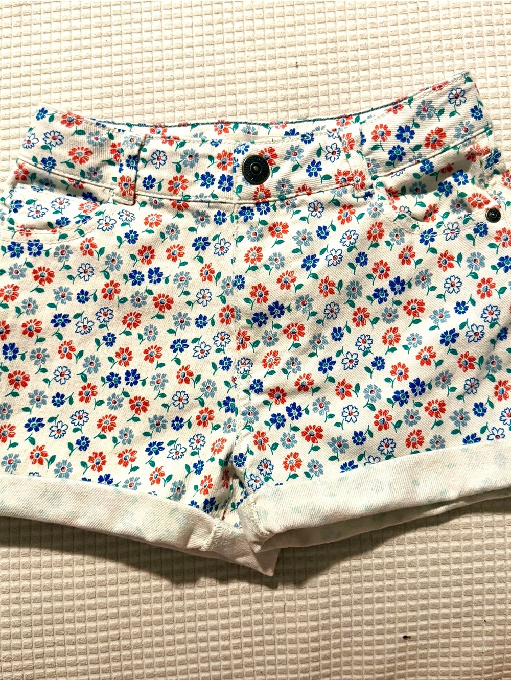 Mini Boden Floral Twill Cuffed Shorts | Girls 7-8Y | Ivory Heart Pockets